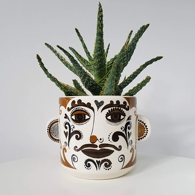 Clown plant pot (cream/tobacco) - Image 6