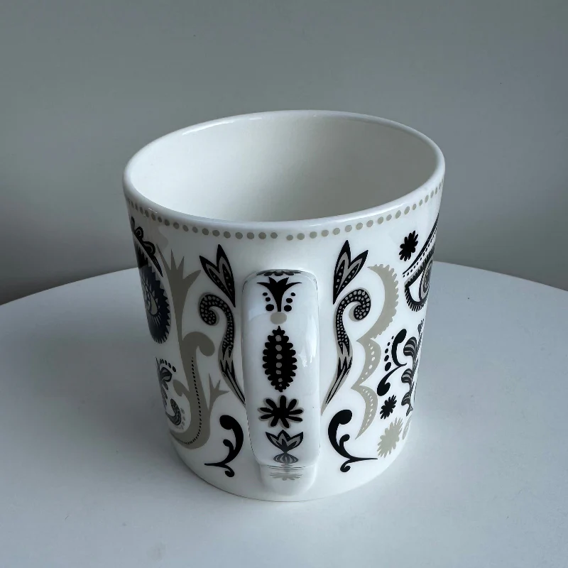 Fancy Handle Masquerade mug - Image 3